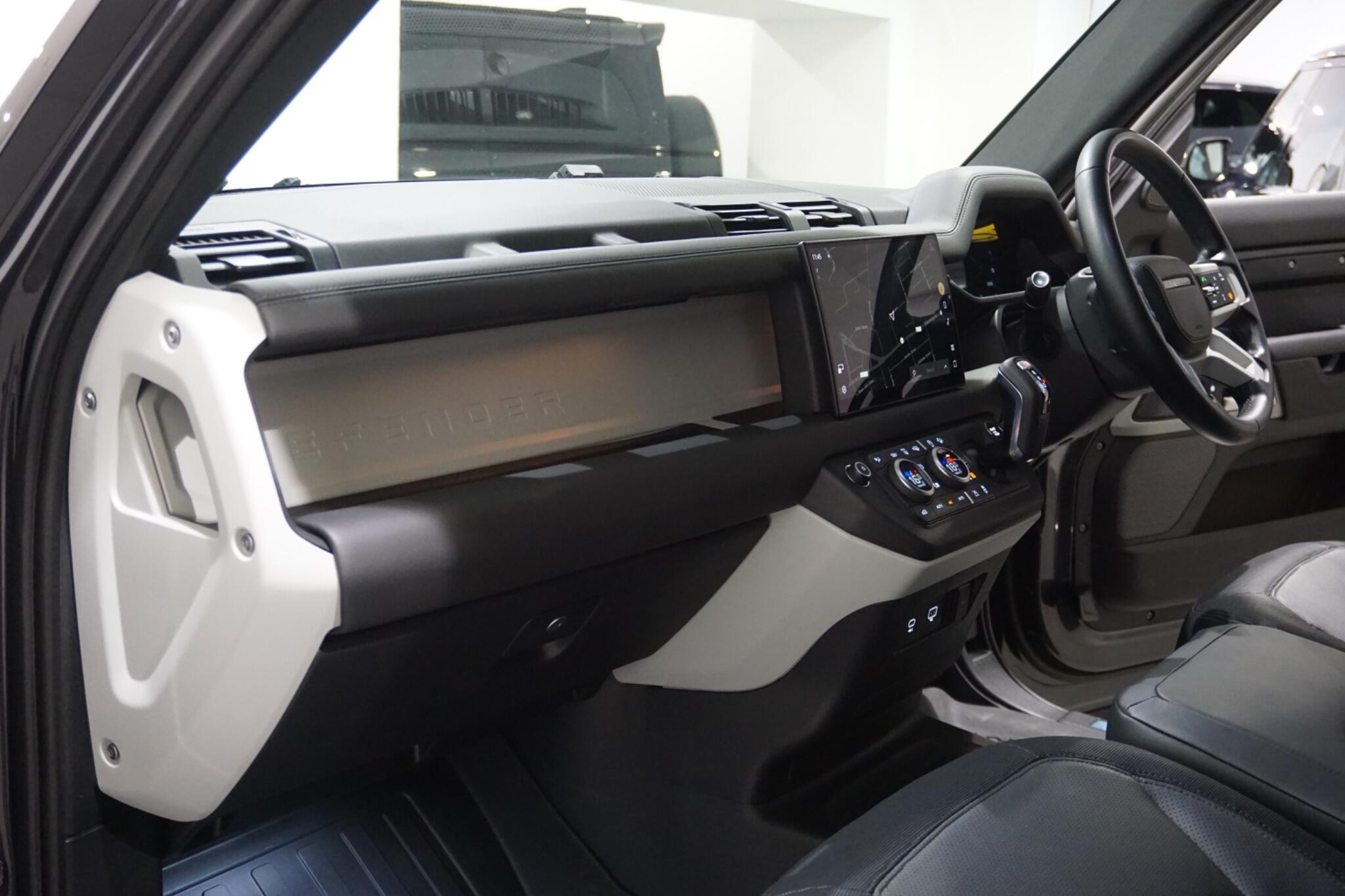 Land Rover Defender 110 3.0 D300 MHEV X-Dynamic HSE Hard Top SUV Auto 4WD MWB Euro 6 (s/s) 5dr